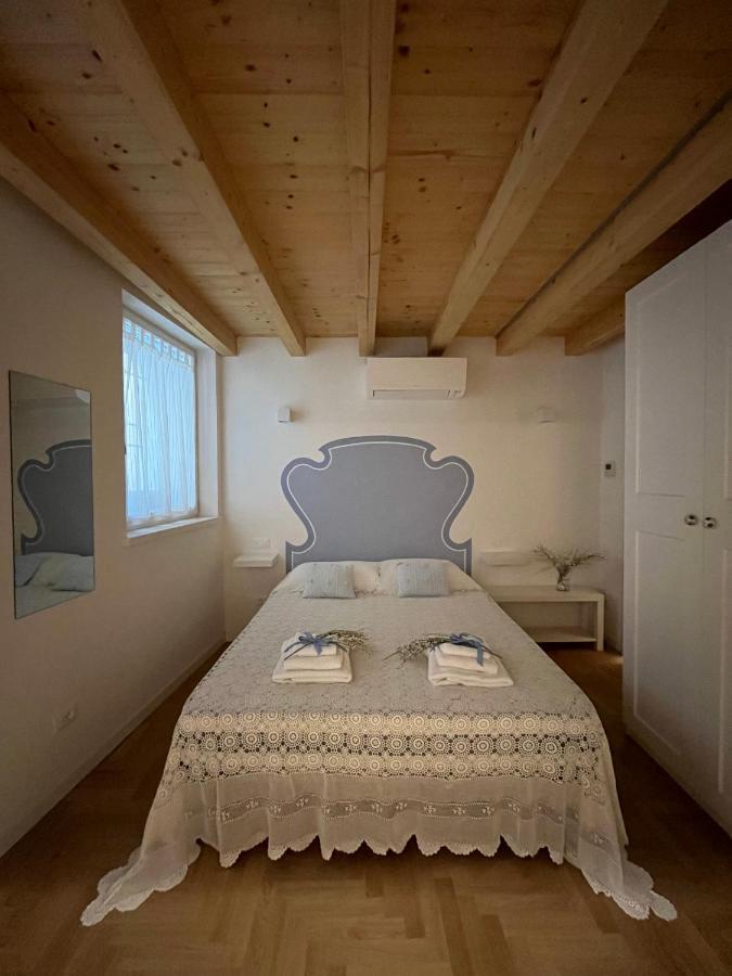 La Piccola Casa Al Lago - Intera Casa Con 3 Camere E 2 Box Salo Exterior photo