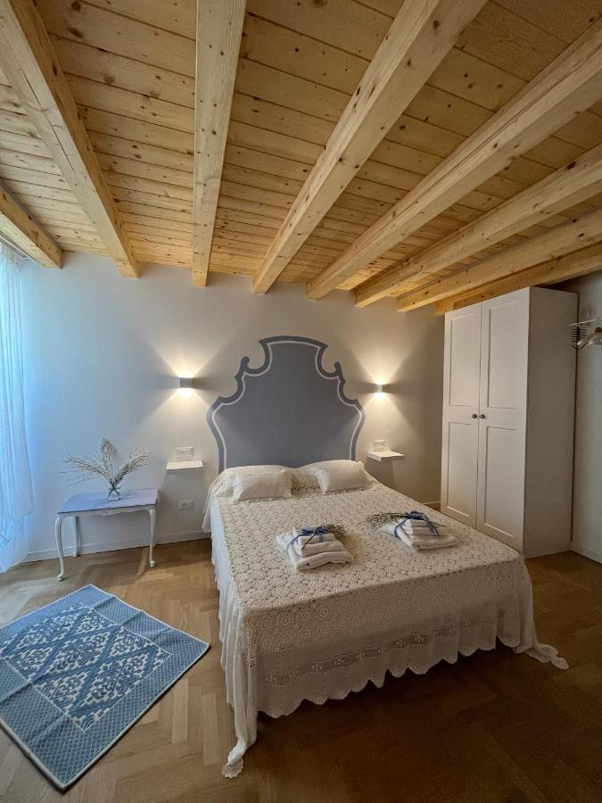 La Piccola Casa Al Lago - Intera Casa Con 3 Camere E 2 Box Salo Exterior photo