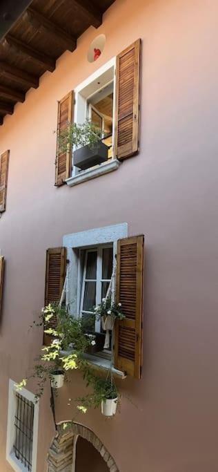 La Piccola Casa Al Lago - Intera Casa Con 3 Camere E 2 Box Salo Exterior photo